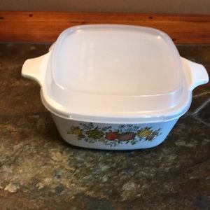 Corning ware 2 3/4  cup casserole dish EUC
